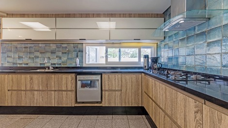 Casa frente a la playa con 4 suites y piscina en la playa Daniela - Alquiler vacacional