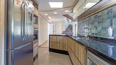 Casa frente a la playa con 4 suites y piscina en la playa Daniela - Alquiler vacacional