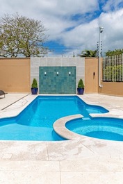 Casa frente a la playa con 4 suites y piscina en la playa Daniela - Alquiler vacacional