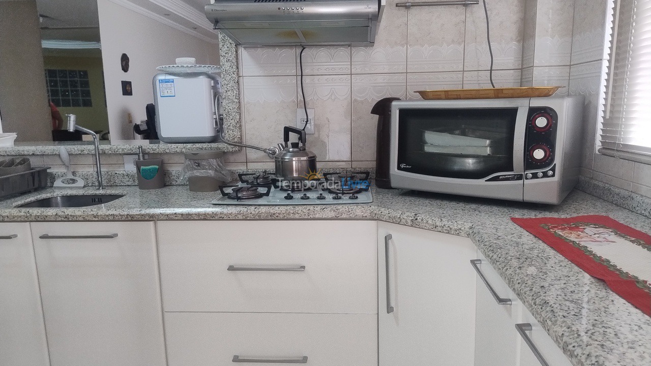 Apartment for vacation rental in Itapema (Meia Praia)