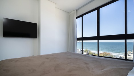 COBERTURA DUPLEX COM VISTA MAR, A 30 METROS DA PRAIA DE BOMBAS.
