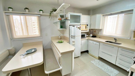 Ed. Márcia: 3 habitaciones // a una cuadra de la playa // balcón // wifi