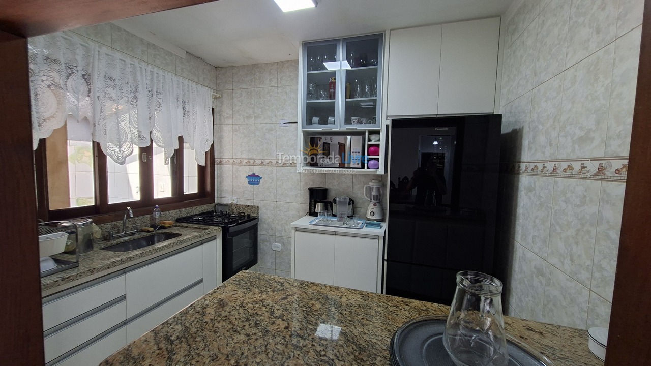 Casa para aluguel de temporada em Bertioga (Condominio Morada da Praia)