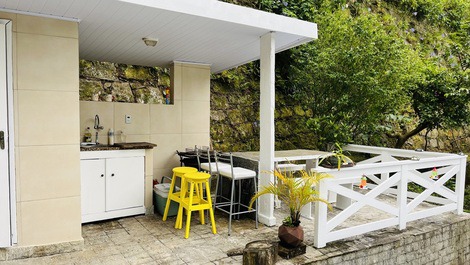 Área churrasqueira com banheiro