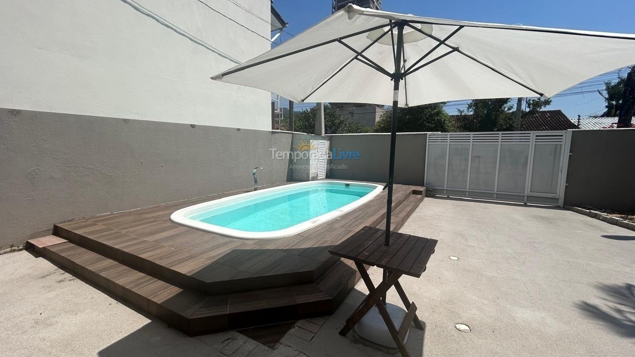 Casa para aluguel de temporada em Porto Belo (Perequê)