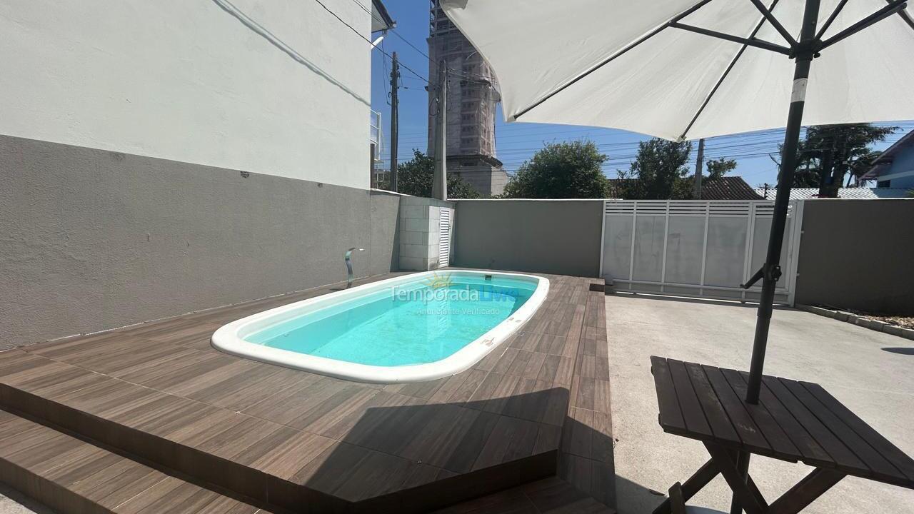 Casa para aluguel de temporada em Porto Belo (Perequê)