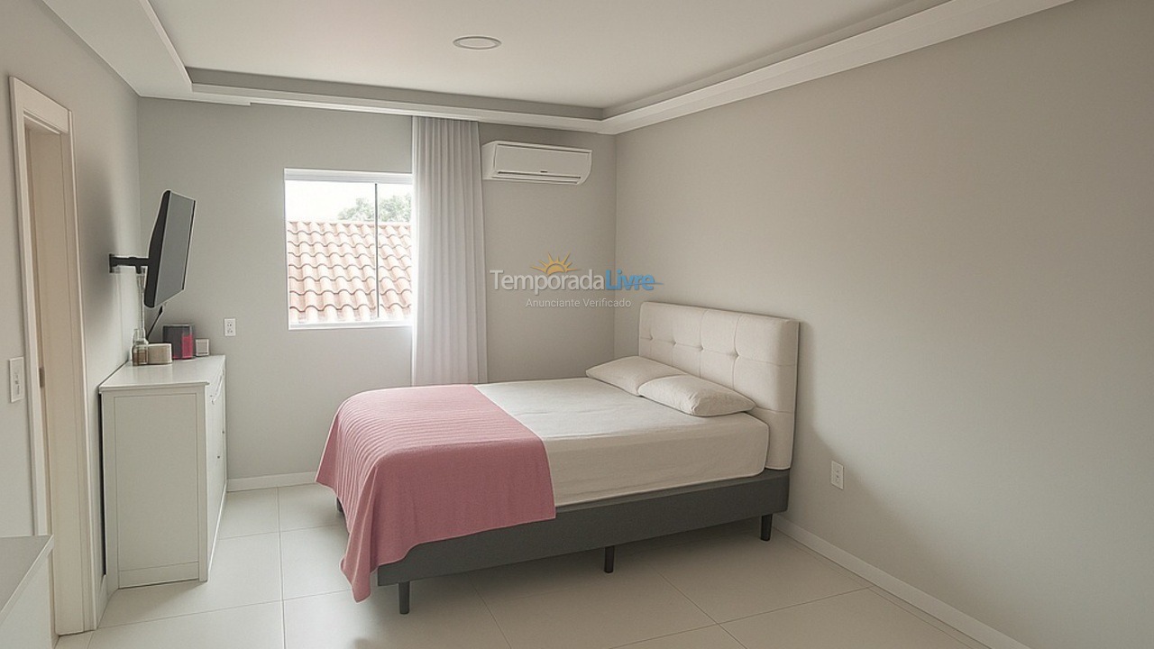 Casa para aluguel de temporada em Porto Belo (Perequê)