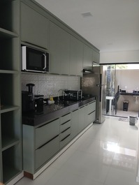 Flat de luxo com 3 suítes na Praia de Taperapuan