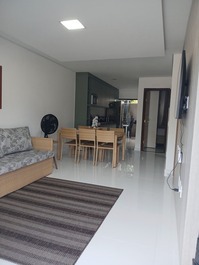 Flat de luxo com 3 suítes na Praia de Taperapuan