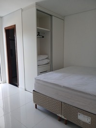 Flat de luxo com 3 suítes na Praia de Taperapuan