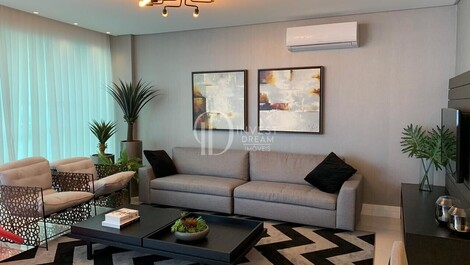 Beachfront property for rent for 9 people, 3 suites, 3 parking spaces.