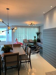 Beachfront property for rent for 9 people, 3 suites, 3 parking spaces.