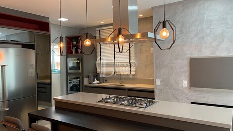 Beachfront property for rent for 9 people, 3 suites, 3 parking spaces.