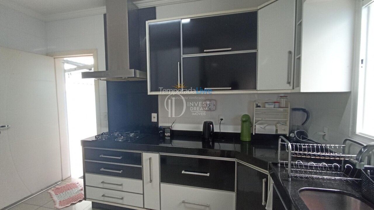 House for vacation rental in Itapema (Meia Praia)