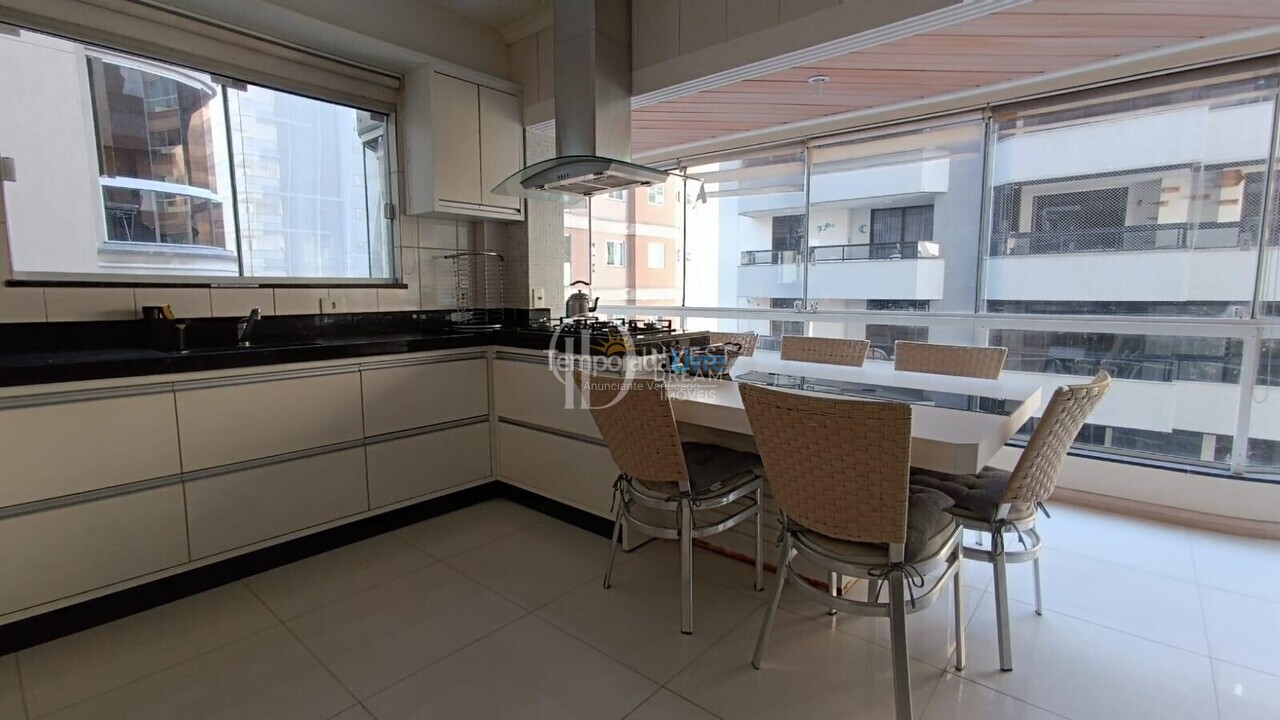 Apartamento para aluguel de temporada em Itapema (Meia Praia)