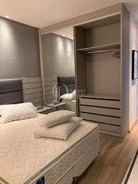 Beachfront property for rent for 9 people, 3 suites, 3 parking spaces.