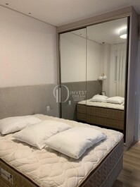 Beachfront property for rent for 9 people, 3 suites, 3 parking spaces.