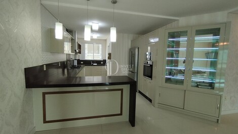 VACATION RENTAL ONE BLOCK FROM THE BEACH