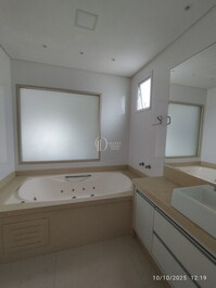 VACATION RENTAL ONE BLOCK FROM THE BEACH