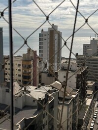 APARTAMENTO MOBILIADO ACOMODA ATÉ