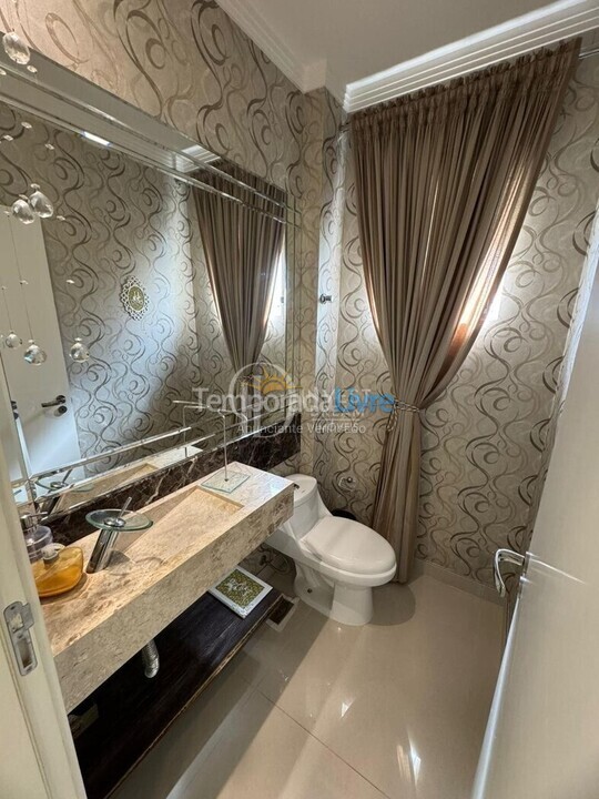 Apartamento para aluguel de temporada em Itapema (Meia Praia)