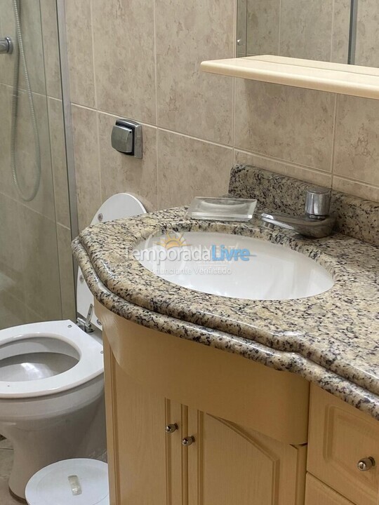 Apartamento para aluguel de temporada em Itapema (Meia Praia)