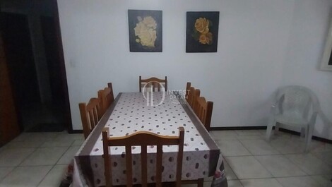Apartamento de dos habitaciones para alquiler de temporada.