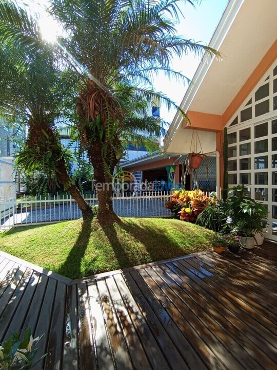 Casa para aluguel de temporada em Itapema (Meia Praia)