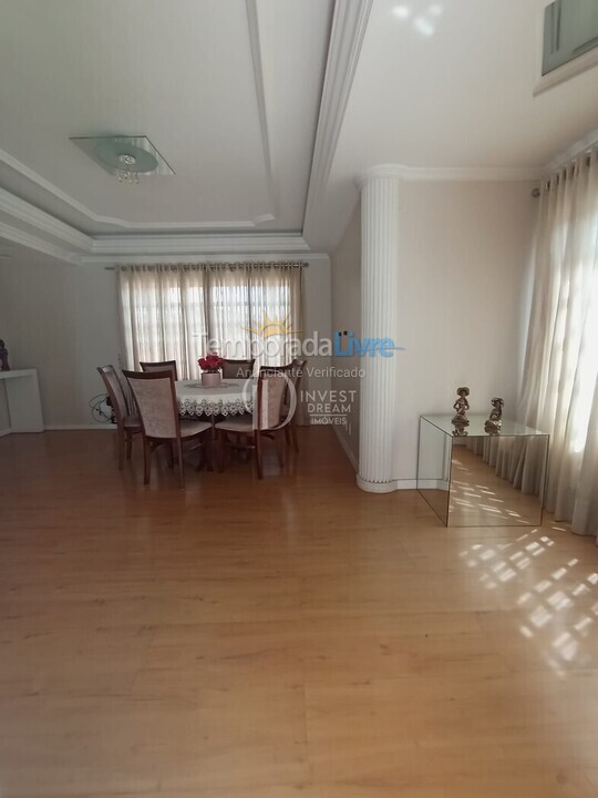 Casa para aluguel de temporada em Itapema (Meia Praia)