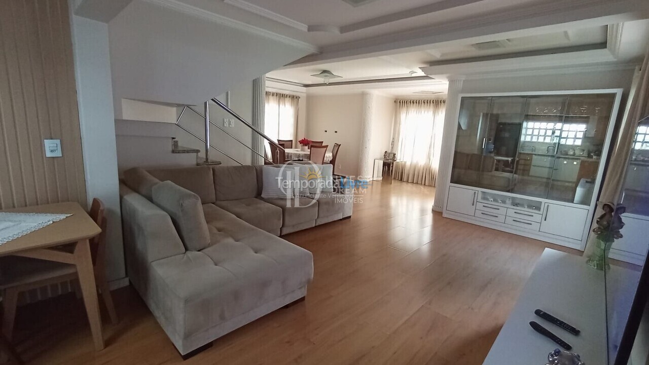 Casa para aluguel de temporada em Itapema (Meia Praia)