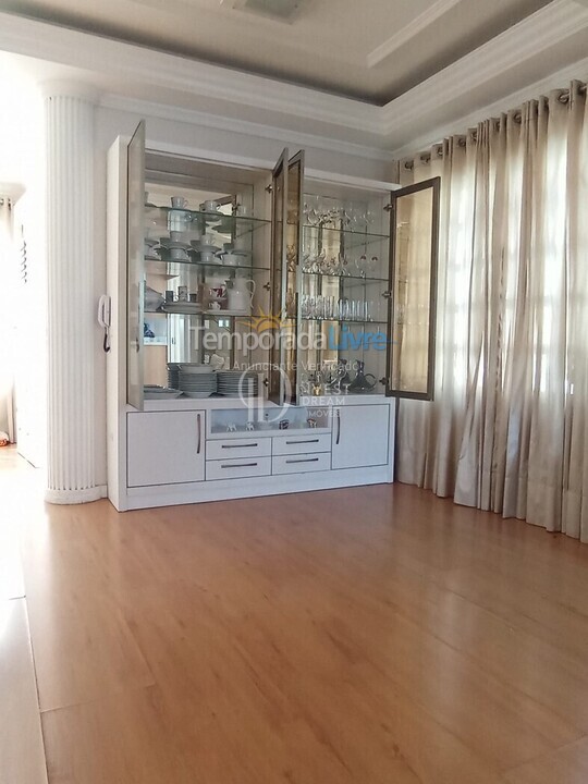 Casa para aluguel de temporada em Itapema (Meia Praia)