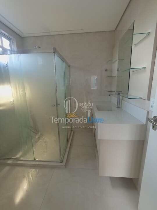 Casa para aluguel de temporada em Itapema (Meia Praia)