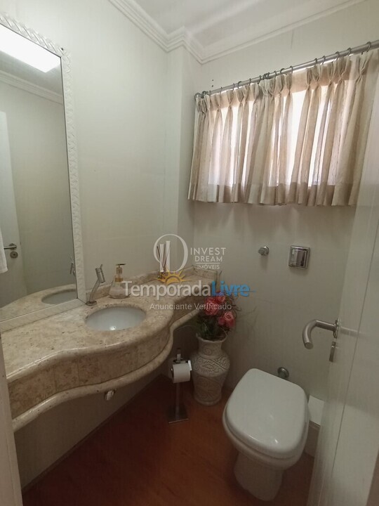 Casa para aluguel de temporada em Itapema (Meia Praia)