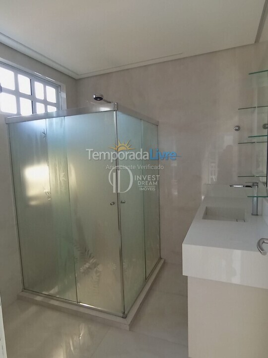 Casa para aluguel de temporada em Itapema (Meia Praia)