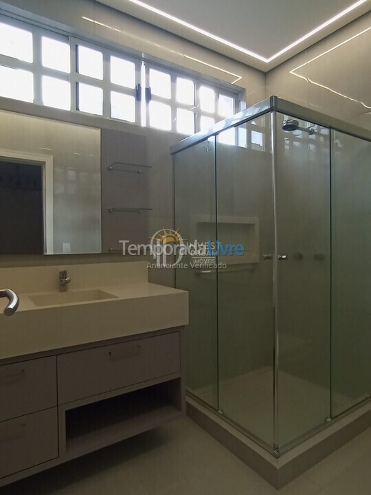 Casa para aluguel de temporada em Itapema (Meia Praia)