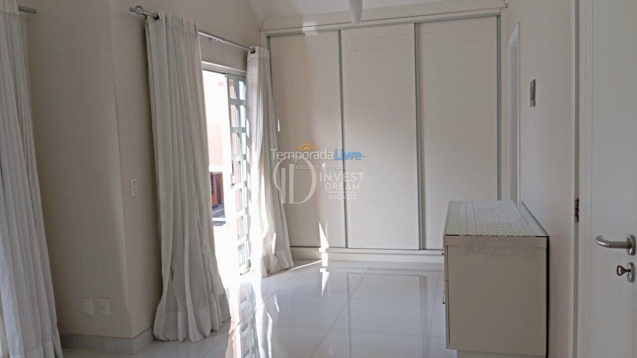 Casa para aluguel de temporada em Itapema (Meia Praia)