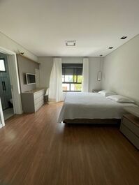 Casa para locação temporada com 3 suítes e churrasqueira