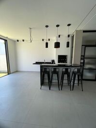 Casa para locação temporada com 3 suítes e churrasqueira