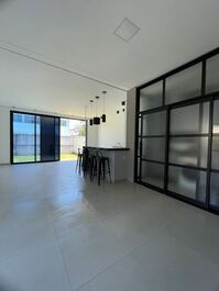 Casa para locação temporada com 3 suítes e churrasqueira