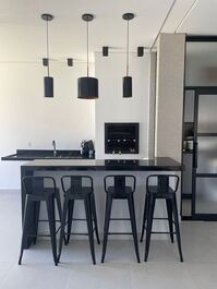 Casa para locação temporada com 3 suítes e churrasqueira