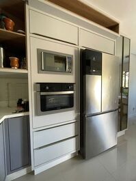 Casa para locação temporada com 3 suítes e churrasqueira