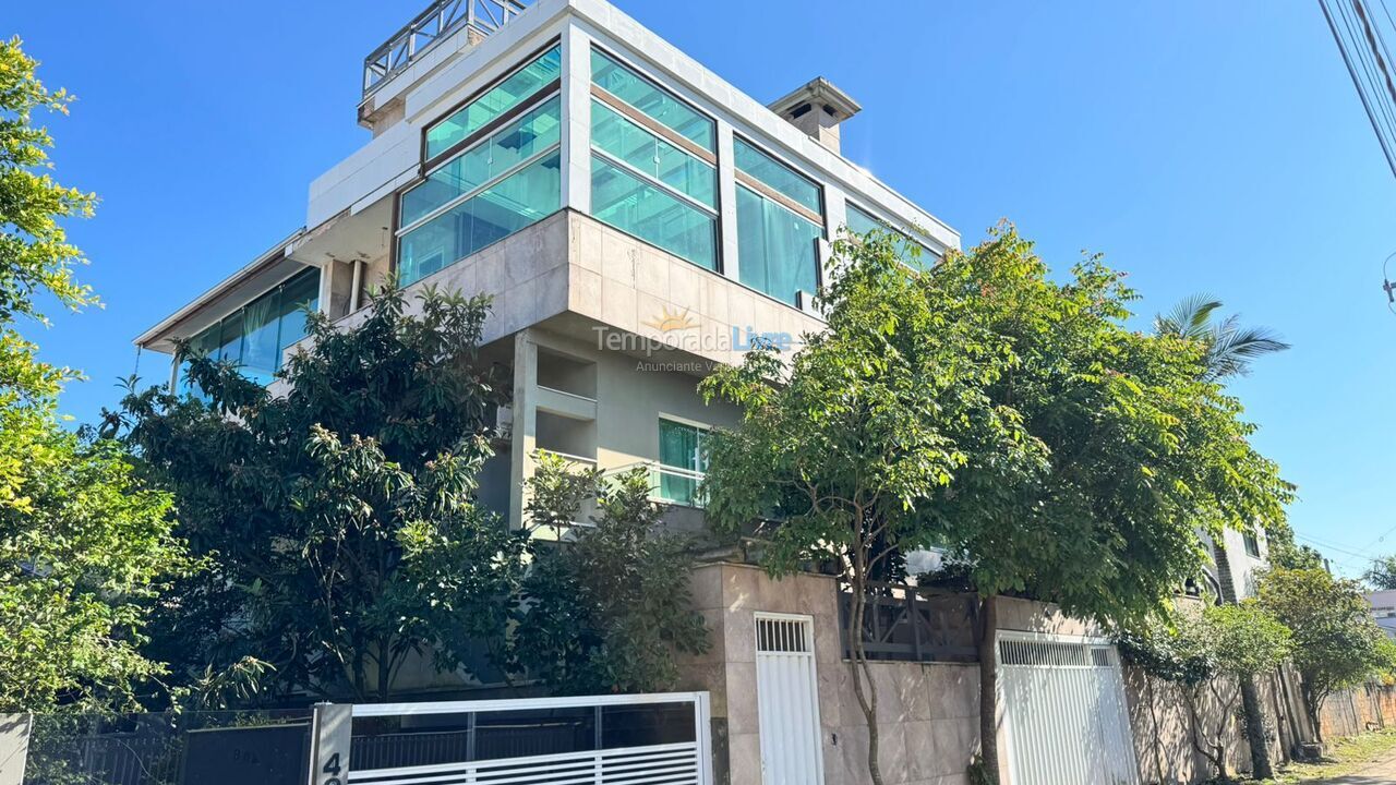 Casa para aluguel de temporada em Bombinhas (Canto Grande)