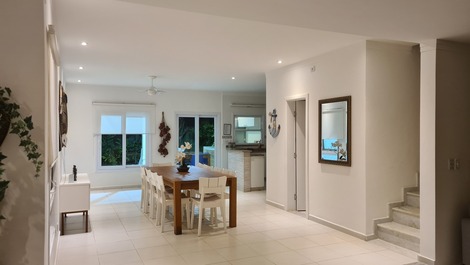 Maresias casa condominio fechado 50 mt praia