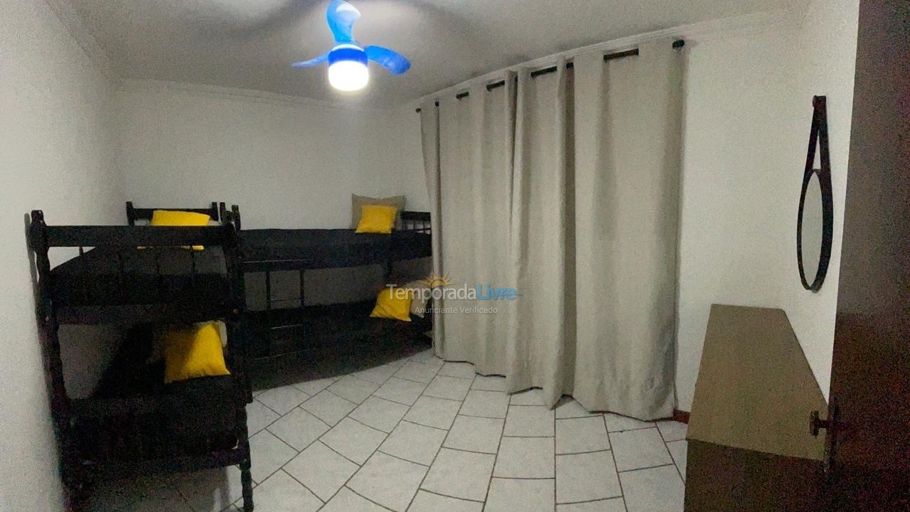 Apartamento para aluguel de temporada em Itapema (Canto da Praia)