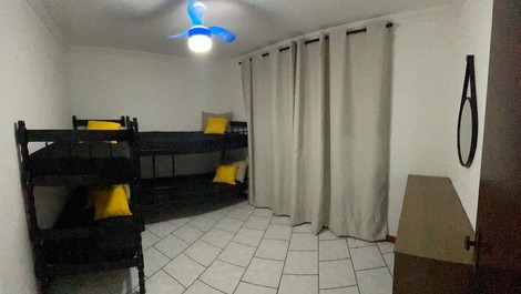 Apartamento com Piscina Privativa e Churrasqueira — A 50m da Praia