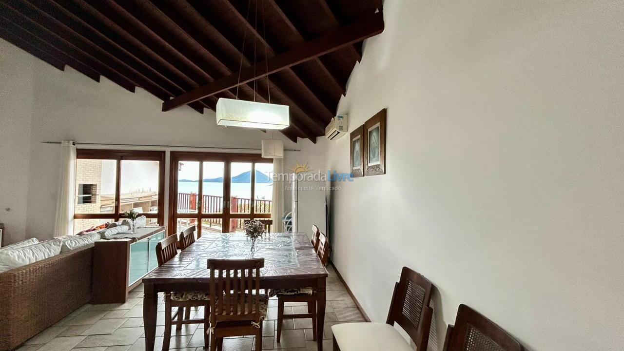 Apartamento para aluguel de temporada em Ubatuba (Praia Grande)