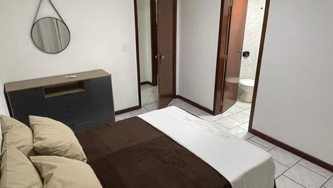 Apartamento todo reformado a 50 metros da praia