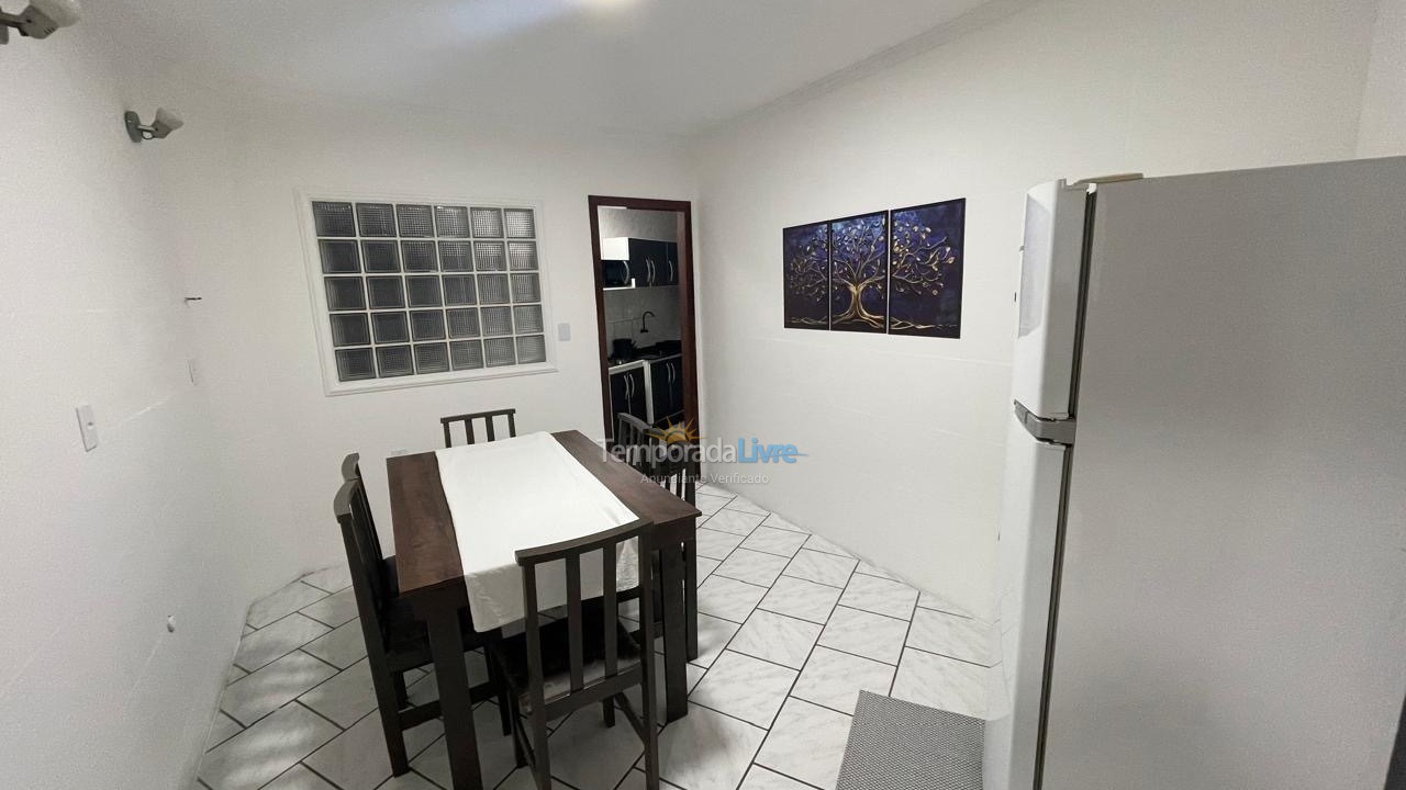 Apartamento para aluguel de temporada em Itapema (Canto da Praia)