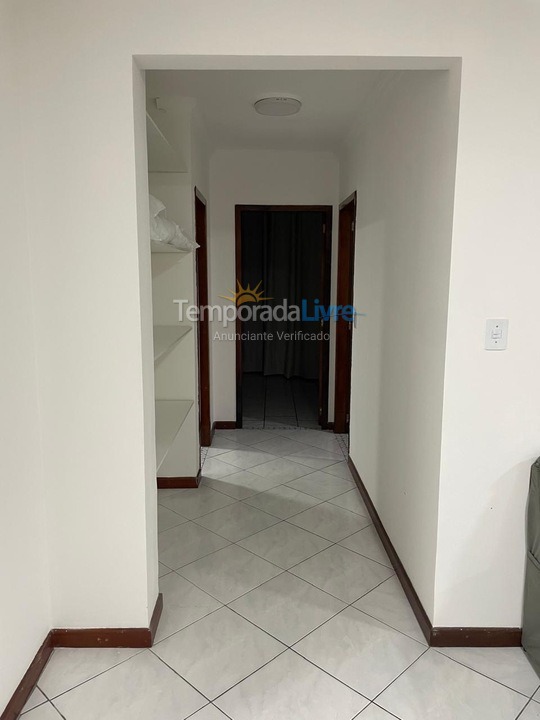 Apartamento para aluguel de temporada em Itapema (Canto da Praia)