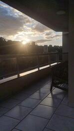 Apartamento todo reformado a 50 metros da praia